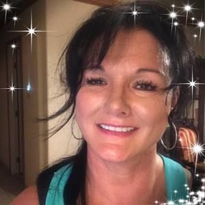 Meet your Posher, Elizabeth everett